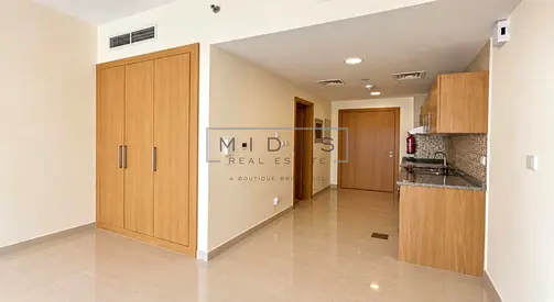 Studio/Vacant/Unfurnished/Flexible Cheques/Close to Amenities
