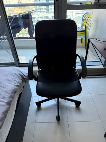 Black ergonomic office swivel chair - good condition