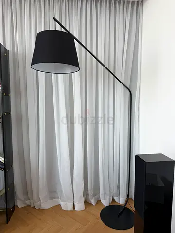 Tall curved black floor lamp with drum shade - modern design