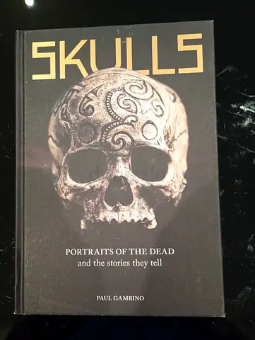 Skulls: Portraits of the Dead and the Stories They Tell - Paul Gambino