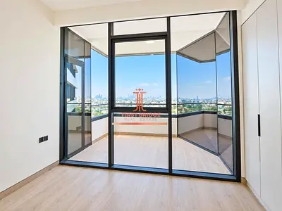 Dubai Skyline | Smart Home | Multiple Options
