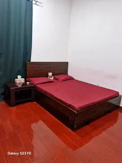 Fully furnished master room available for couple near bus stop with attached washroom and balcony.