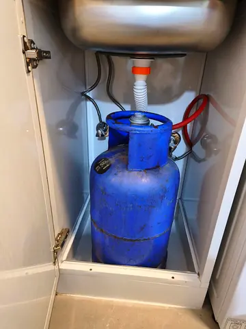 Blue LPG Gas Cylinder (used) - fits kitchen cabinet