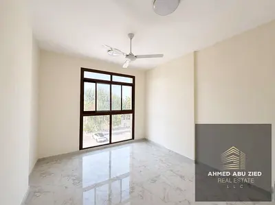 شقق سكنية متميزة للإيجار السنوي (أول ساكن) في بناية جديدة كلياً بتشطيبات حديثة وعصرية بمنطقة الروضة 1، بموقع حيوي يقع خلف شرطة الحميدية مباشرة. تتميز