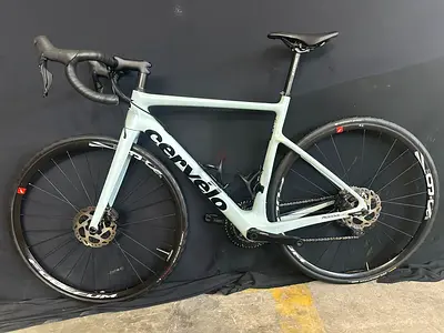 Road bike carbon di2 electric gears