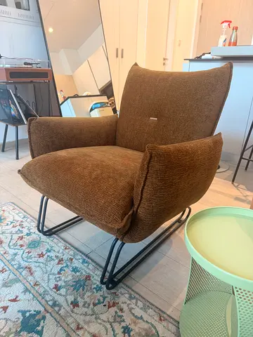 SPECIAL PRICE Brown Fabric Accent Chair with Metal Legs - great Condition