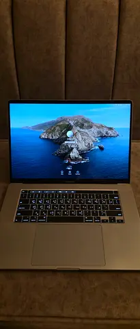 MacBook Pro 16inch 32GB 1TB i9 very clean for sale