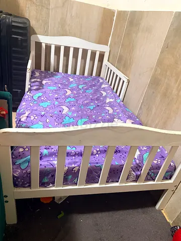 White Wooden Baby Crib with Mattress & without Mattress — Good Condition