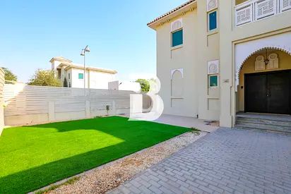 Spacious 4BR + Maid Villa | Huge Plot | Quortaj