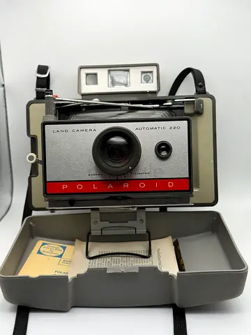 Polaroid Automatic 220 Land Camera