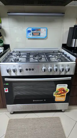 5-Burner Stainless Steel Gas Cooker with Oven - Excellent Condition