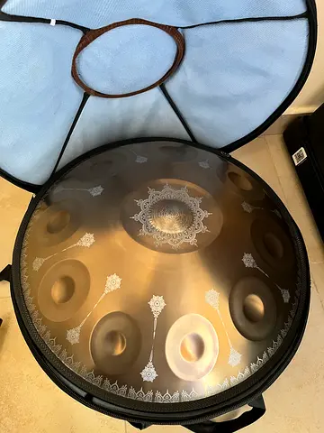 Handpan / Steel Tongue Drum with Carry Case - new.