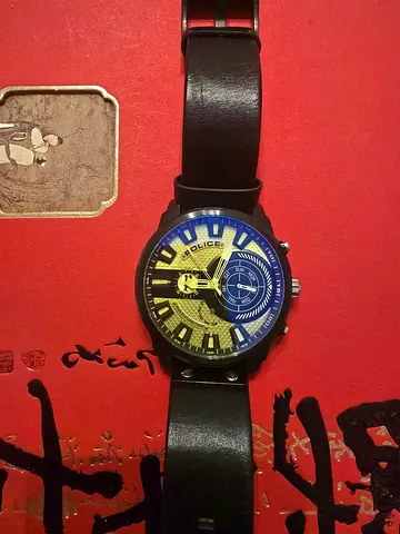 Police brand men's analog watch with black leather strap (used)