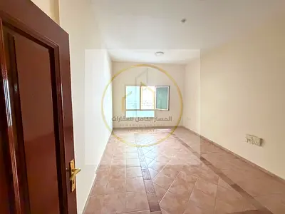 متاح الآن للإيجار في المجاز 3، غرفة وصالة ببلكونة وتكييف وغاز مركزي، مقابل حديقة الصفيّة