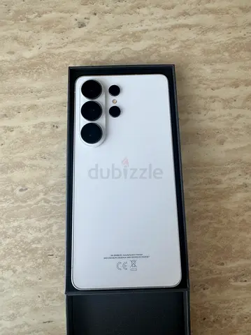 White Galaxy S26 Ultra 256 GB in original box — Used like new condition