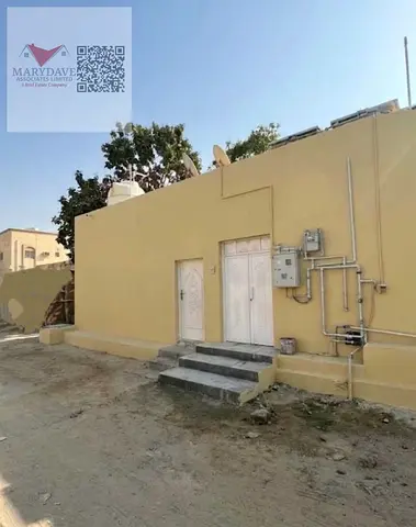للبيع بيت شعبي في منطقة الراشدية 3 بيت كورنر ثالث بيت من شارع الرئيسي بيت متكون من خمس غرف بيت من قسم قسمين مؤجر ب 60 سنوي تنفع حق استثمار 🏡(قريب