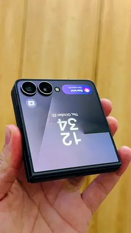 Z flip 7. 12/256gb urgent sale back door small broke