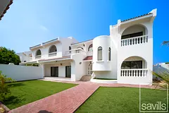 Upgraded villa | Spacious Garden | 2 Kitchens