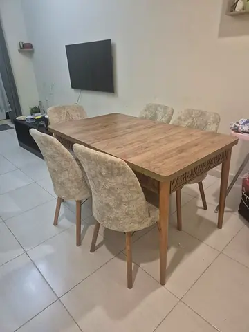 Extendable Wooden Dining Table with 5 Upholstered Chairs - Good Condition
