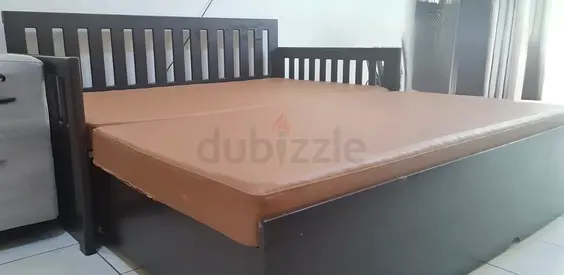 Strong and Classy Wooden Day Bed