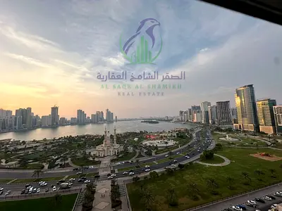 Second-occupancy 2-bedroom apartment with a living room, 3 bathrooms, built-in wardrobes and open g