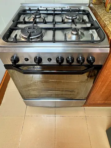 Indesit brand 4 burners Cooking Range, Gas cooker with Full Gas Cylinder, hose and regulator