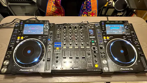 Pioneer CDJ 2000 nxs2 + DJM 900 nexus DJ Mixer