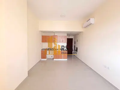 Studio With Open Kitchen/No Deposit/Front Of Safari Mall