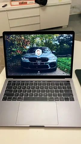 MacBook Pro 13" (2016, Intel Core i5)