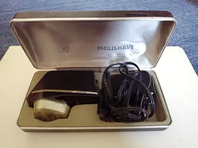 Philishave Electric Shaver in Metal Case (Vintage)