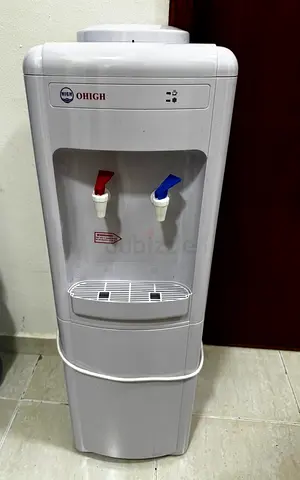 WATER DISPENSER ALMOST NEW