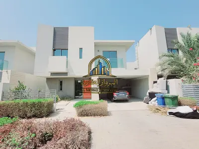 Luxurious 4 bedroom with maid room villa for rent in al zahia