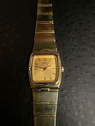 Classic Seiko rectangular gold-tone wristwatch, stainless bracelet