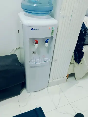 Water dispenser hot and cold