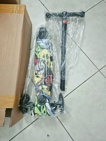Kids 3-Wheel Scooter with Graffiti Deck - New, Unassembled