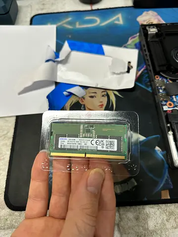 SAMSUNG 8GB DDR5 SODIMM 1Rx16 Laptop Memory Module