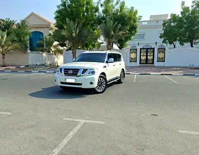 Big Engine Nissan Patrol LE Platinium 2017 - GCC V8 - Low Milage - Service History - Original Paint