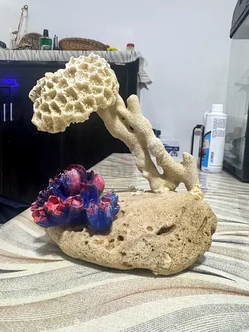Natural-looking coral rock aquarium ornament for fish tank