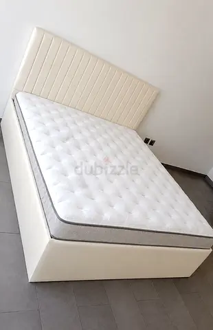 Queen size bed with mattress good Quality Queen bed Brand New