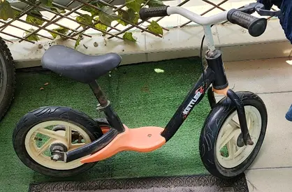 Kids balance bike / scooter - sturdy used, great for toddlers
