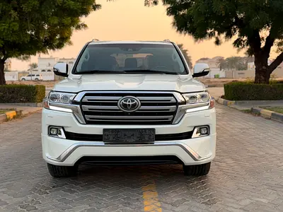2018 Toyota Land Cruiser VXR 5.7 GCC Specs