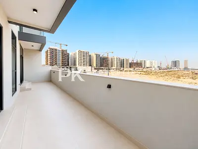 Large L-Shaped Terrace | Vacant | Vastu Compliant