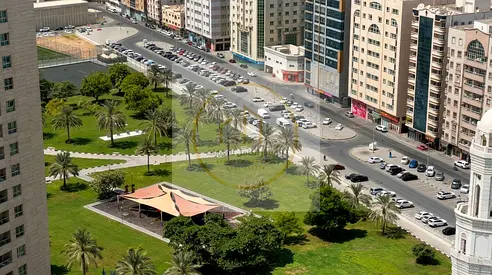 شقة غرفتين وصالة في المجاز 3 بإطلالة بحرية بانورامية، تكييف على المالك، صالة ومطبخ بإطلالة بحرية، بلكونة وباركن مجاني