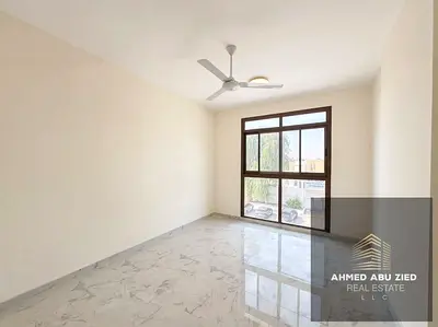شقة غرفة وصالة أول ساكن للإيجار بالروضة 1 عجمان خلف شرطة الحميدية، مطبخ وحمام وبلكونة وتكييف اسبلت ومصعد وموقف مجاني، 35 ألف درهم على 6 دفعات وتأمين ش