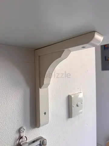 White Wooden Shelf with 2 Brackets