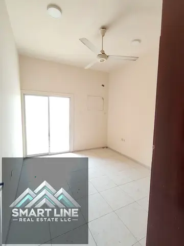 Near to sachool 2bhk with balcony family building rent only 25k