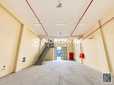 مستودع تجاري جديد كلياً (2,500 قدم مربع) يضم طابقاً ميزانين وكهرباء ثلاثية الطور (25 كيلوواط) – منطقة الجرف الصناعية 2، عجمان