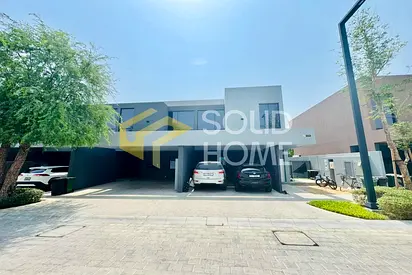 Spacious Townhouse | Furnished | Single Row