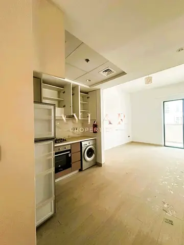 High-Floor 2BR | Downtown Skyline View | Balcony Access