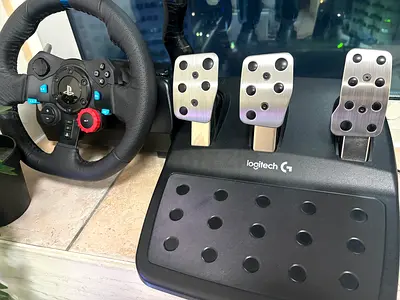 Logitech g29 steering wheel (negotiable)